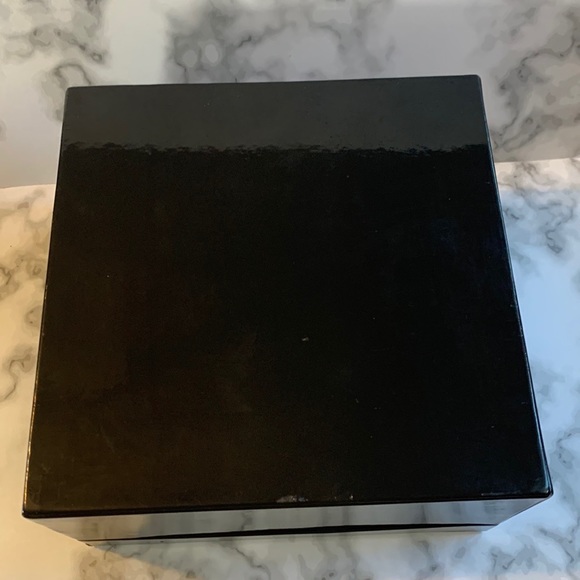 Estée Lauder Black Patent Jewelry Box with Satin Pillow & Modern Muse - Picture 10 of 15